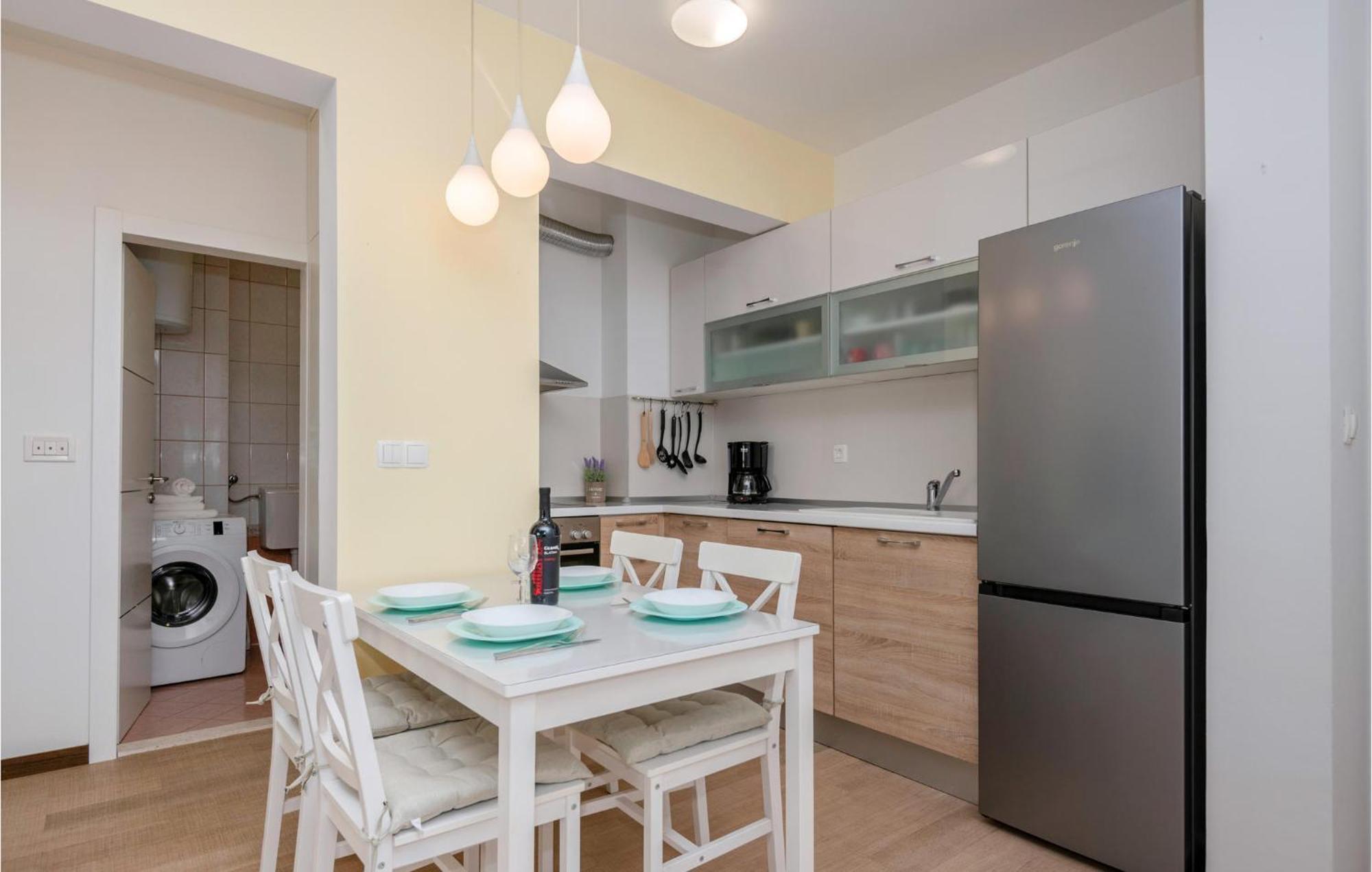 1 Bedroom Beautiful Apartment In Baska Voda Ngoại thất bức ảnh
