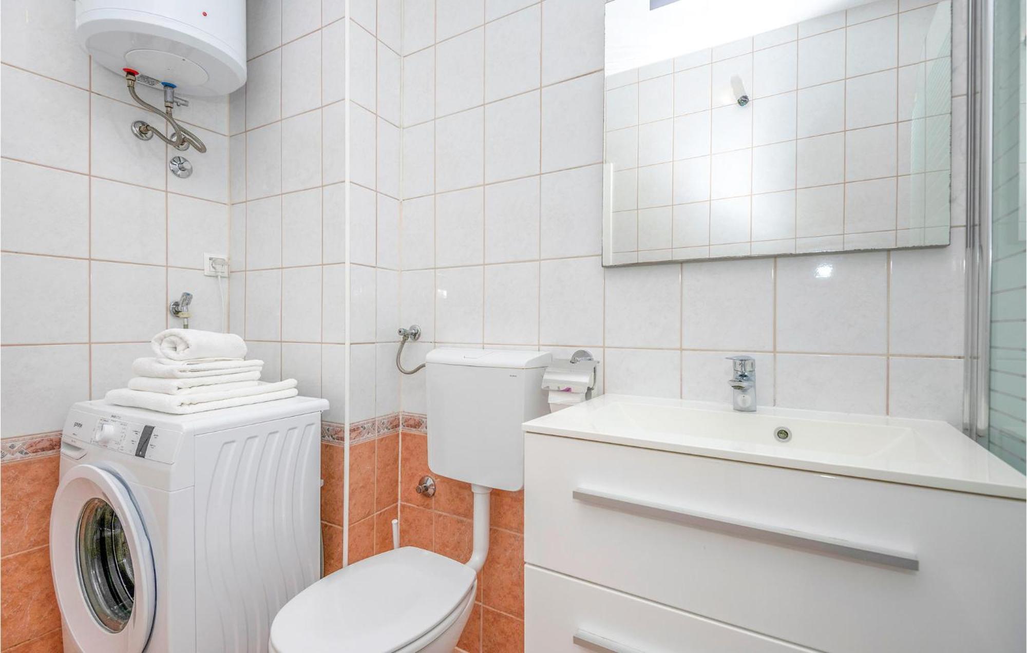 1 Bedroom Beautiful Apartment In Baska Voda Ngoại thất bức ảnh