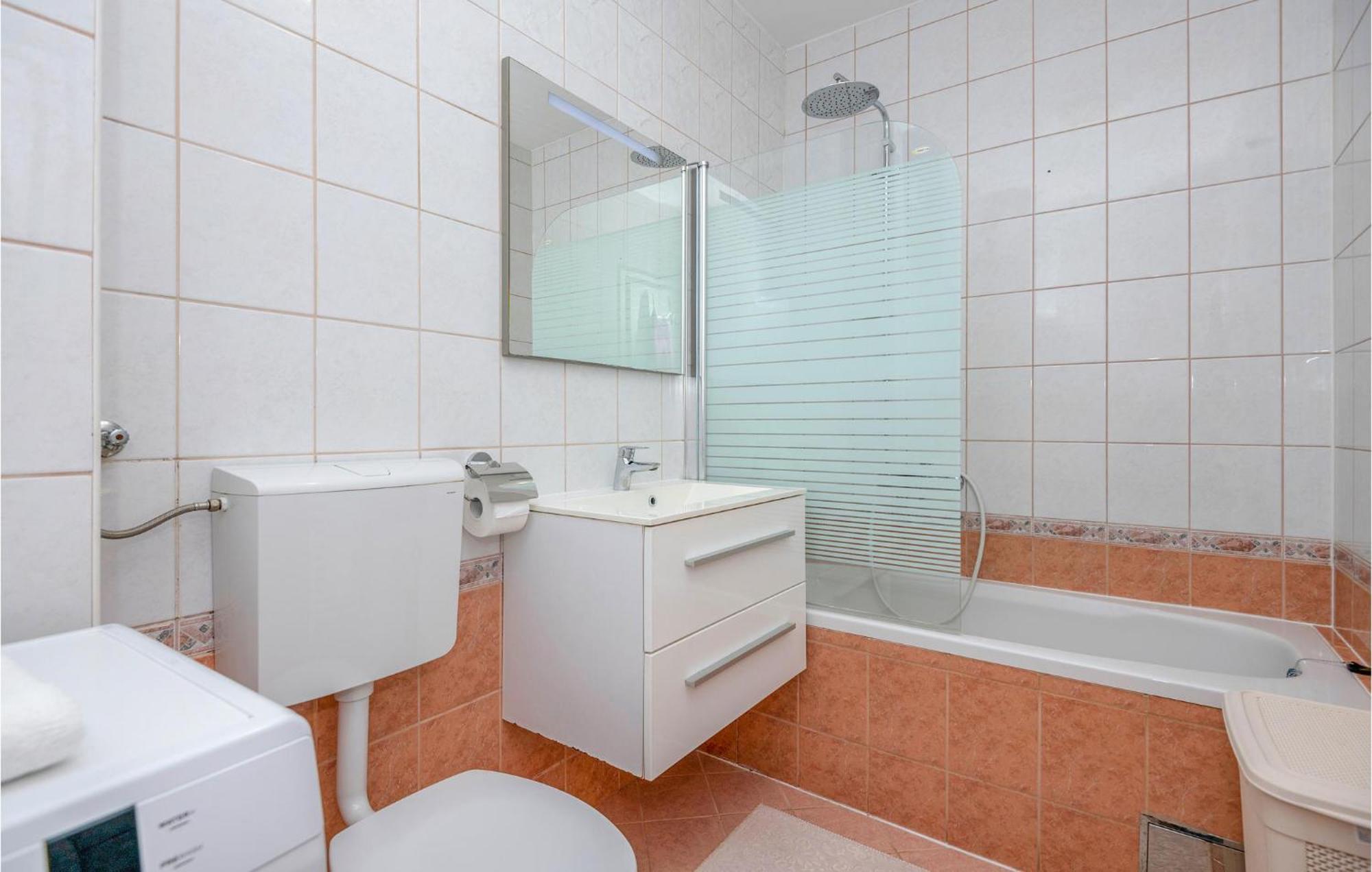 1 Bedroom Beautiful Apartment In Baska Voda Ngoại thất bức ảnh